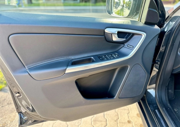 Volvo XC 60 cena 74900 przebieg: 225000, rok produkcji 2016 z Żarów małe 631